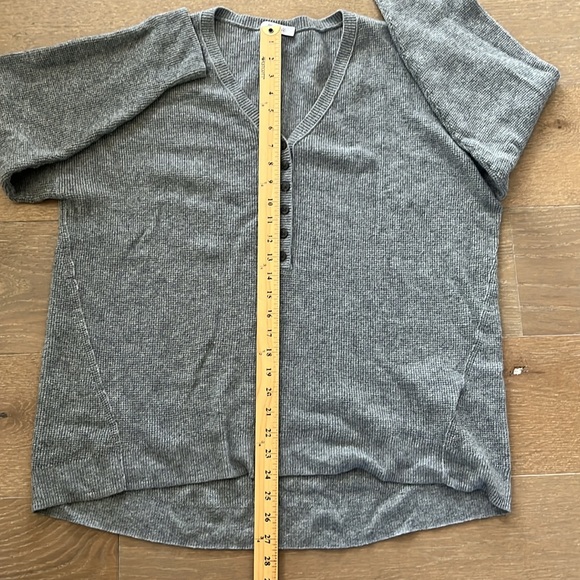 Madewell Plus Size Asherton Waffle Henley Sweater in gray size 1X - Picture 8 of 10